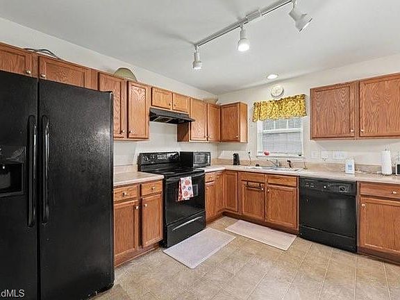 5th image of 626 Bentley Ln