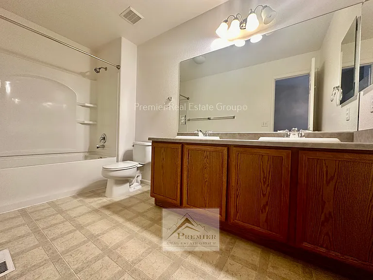 7825 Sandy Springs Point — Photo 10