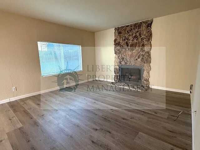 3 bed, $1,695 — Photo 2