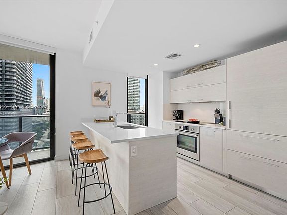 2nd image of 45 SW 9th St APT 1403