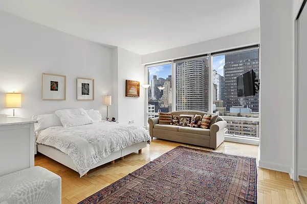 Rented by City Connections Realty | media 5