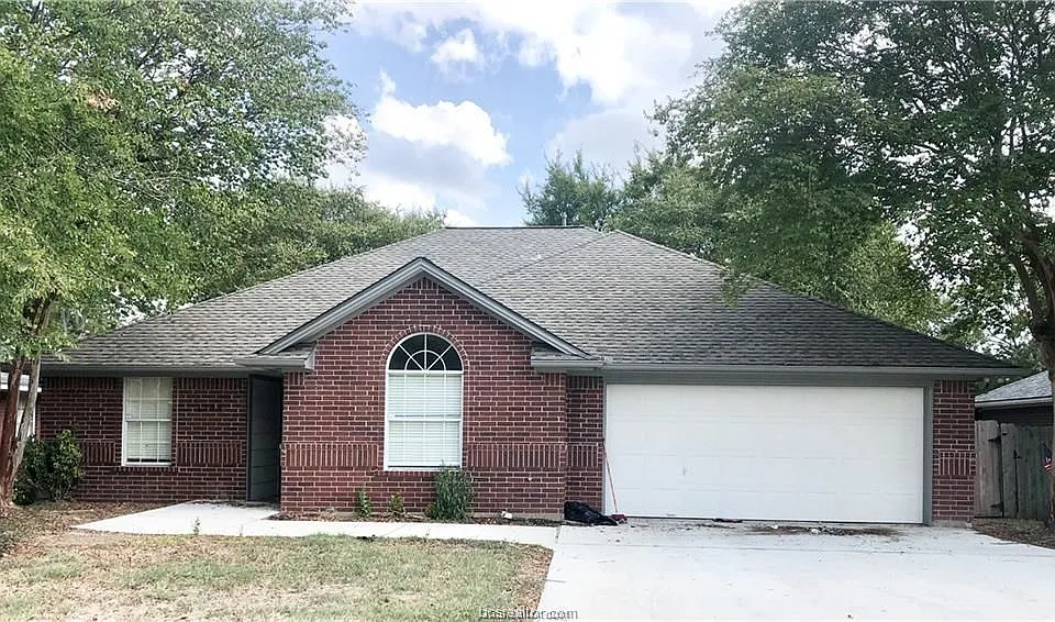 1304 Bayou Woods Dr