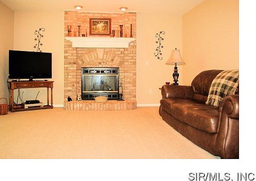 3rd image of 118 Michelle Dr