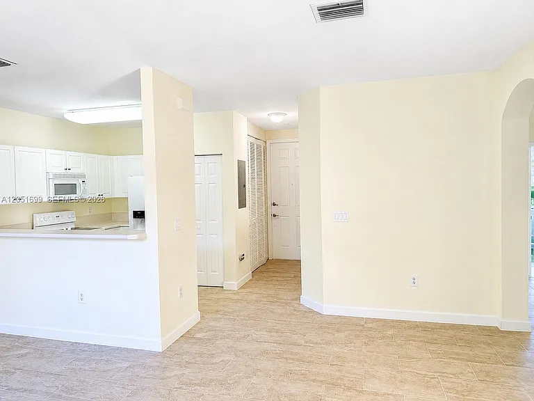 230 SE 29th Ave #1 — Photo 11