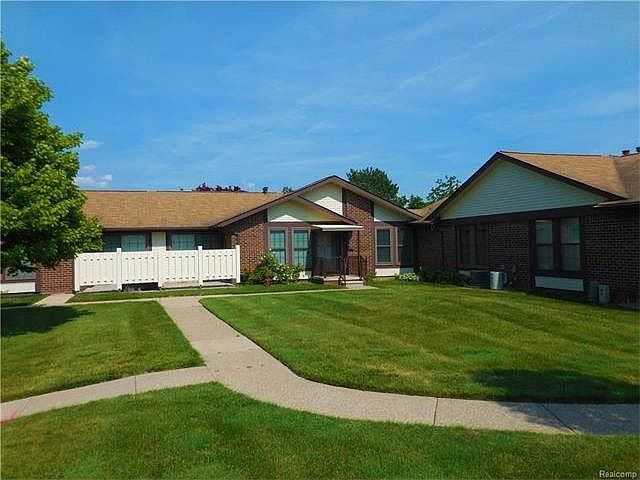1st image of 40640 Newport Dr