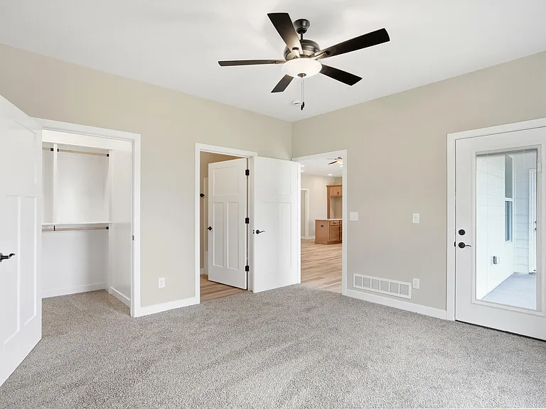 1048 Stonehaven Dr — Photo 15