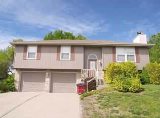 904 Shorthorn Rd, Grain Valley, MO 64029