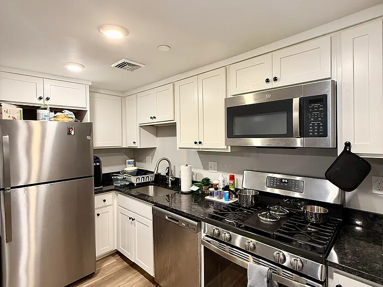 139 W 9th St #1 — Photo 1