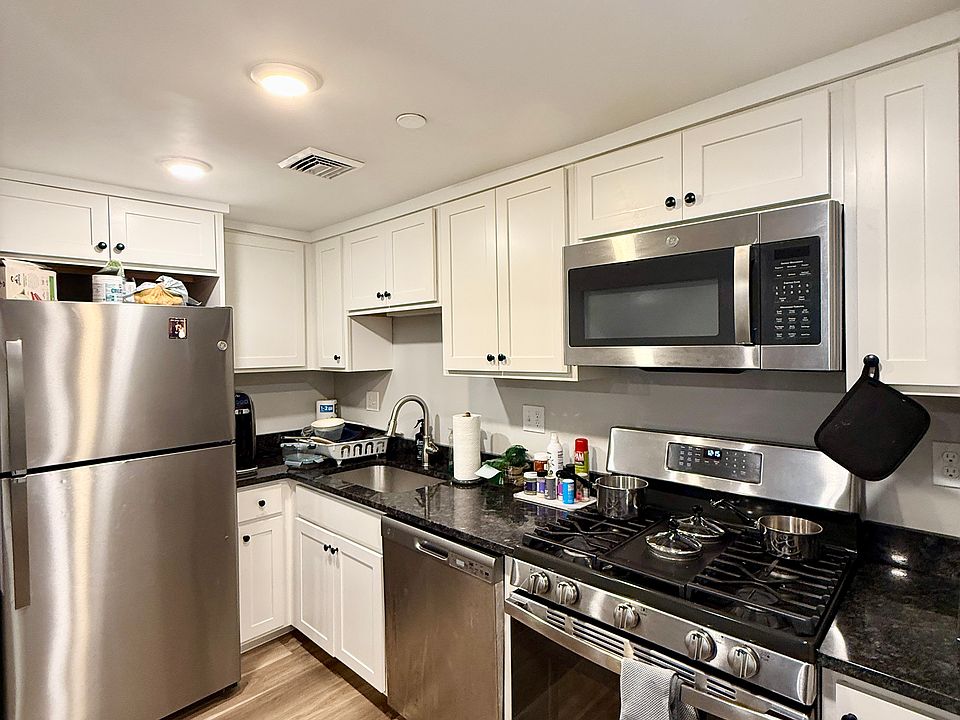 1st image of 139 W 9th St #1