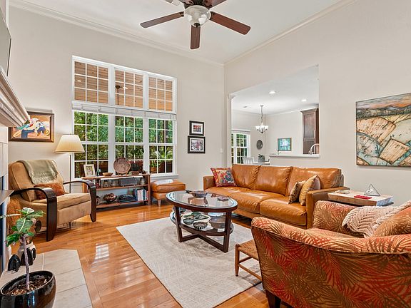 5th image of 105 Covington Right Ct