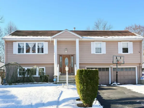 186 Hargreaves Ave, Teaneck, NJ 07666