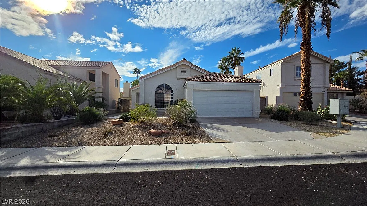 3 bed, 2.0 bath, 1205 sqft, $1,756 — Photo 1