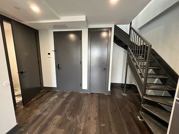 4th image of 870 E New York Ave #10
