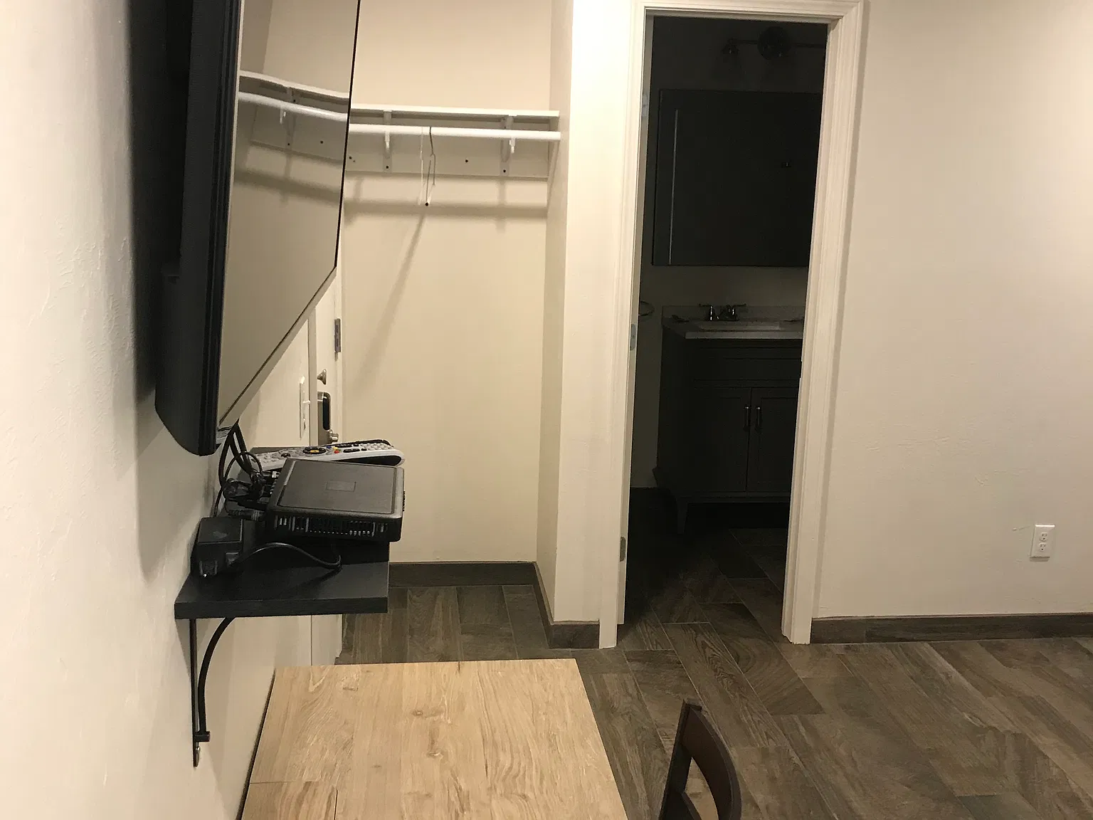 Studio, 400 sqft, $800 — Photo 4