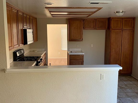 4th image of 39875 Falcon Way