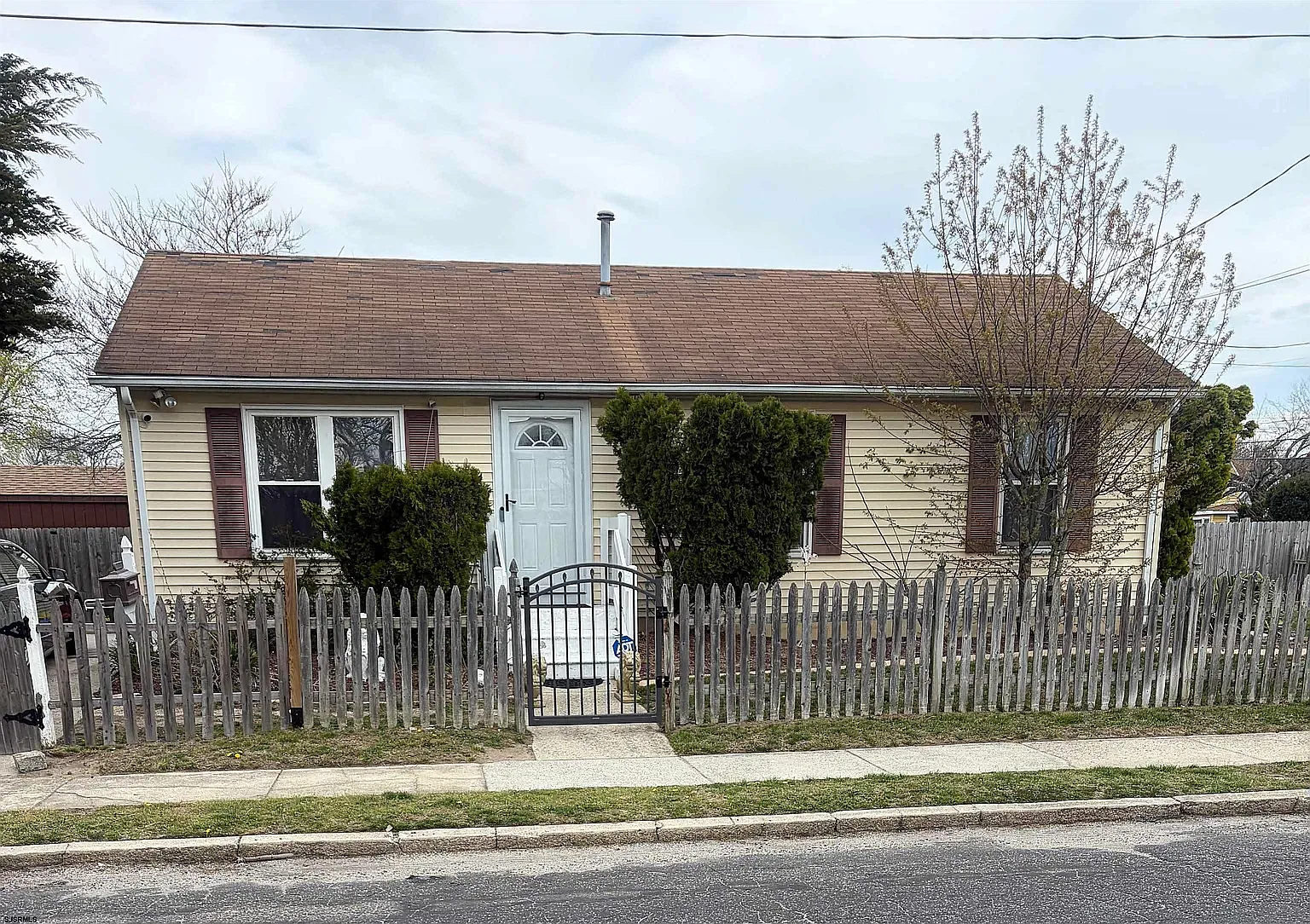 100 Tremont Ave — Photo 1