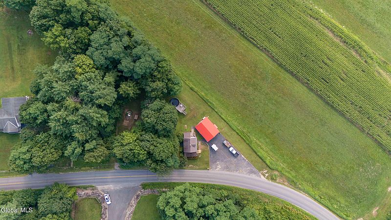 4th image of 325 Sacandaga Road