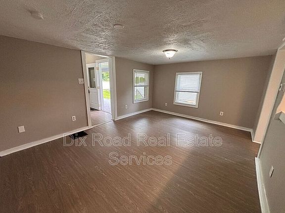5th image of 829 Steele Ave