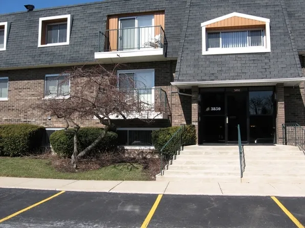 3850 S Parkway Dr APT 1F, Northbrook, IL 60062