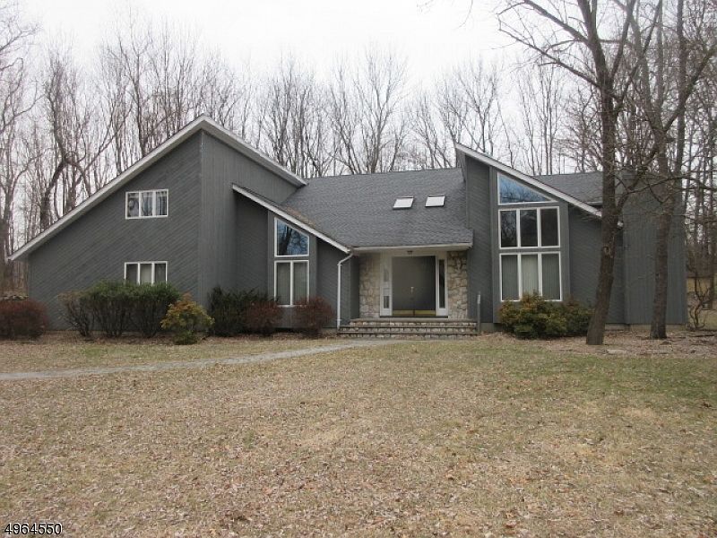 1st image of 12 White Birch Ct