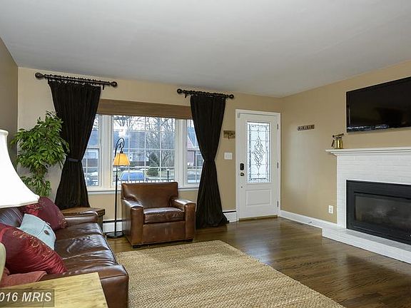 5th image of 211 Sanford Ave