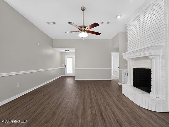 3rd image of 816 Strawberry Pointe