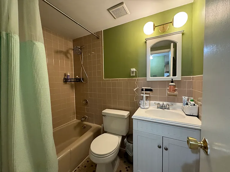 116 Sycamore St #22 — Photo 6