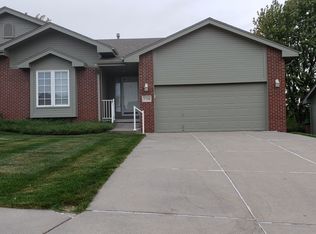 5708 N 167th Avenue Cir, Omaha, NE 68116