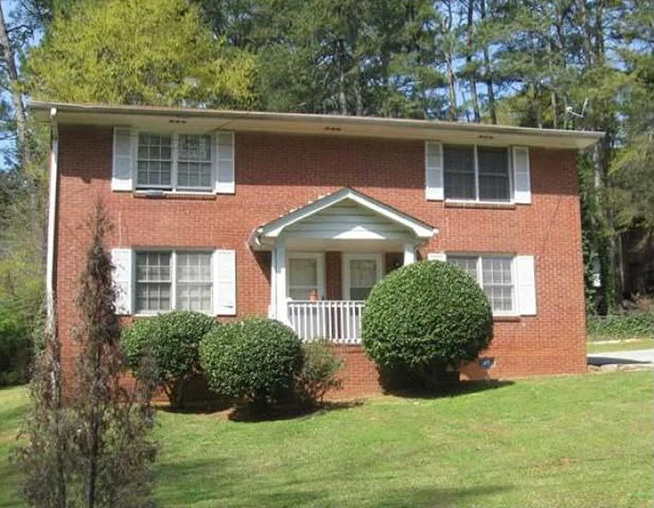 1126 Sexton Dr — Photo 2