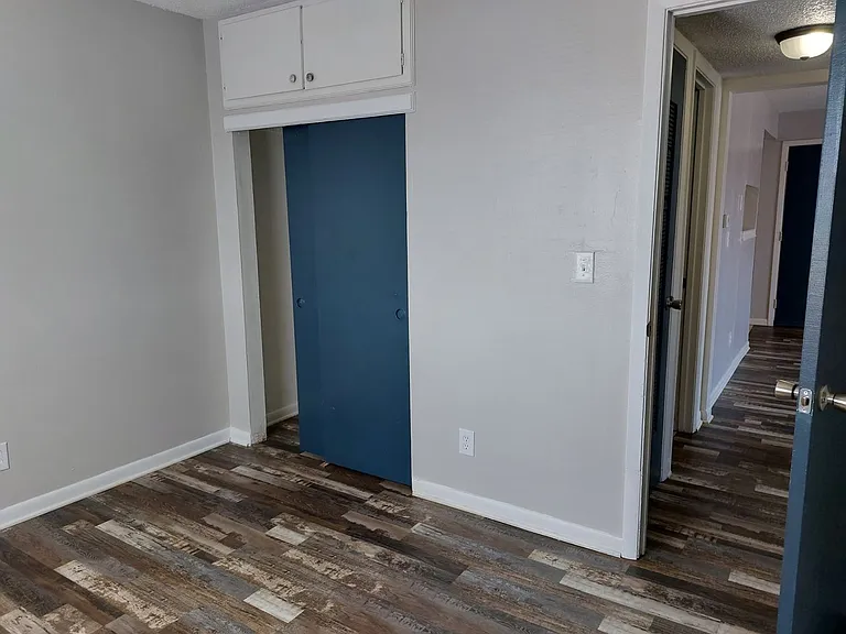 2250 S Oliver Ave — Photo 51