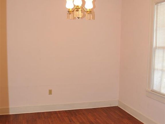 5th image of 411 E Market Ave