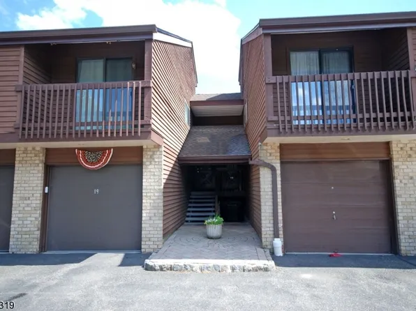 19 Meadowview Dr, Clinton Twp., NJ 08801