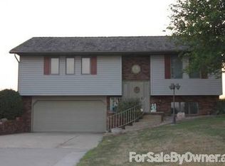 524 N Willson St, Blue Hill, NE 68930
