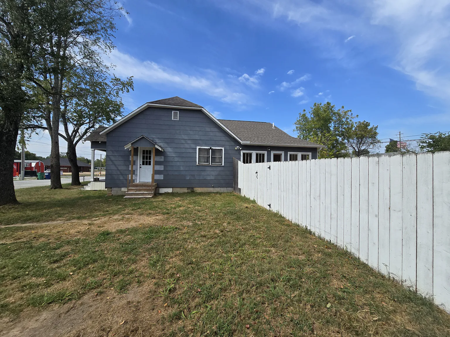 3 bed, 1450 sqft, $1,300 — Photo 2