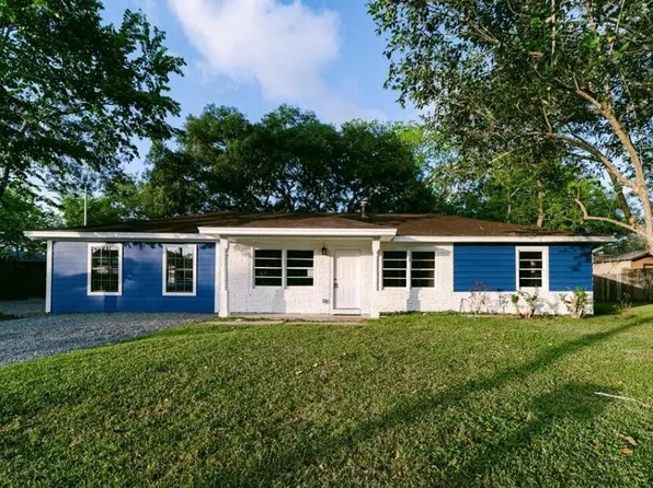 4611 Nevada St, Dickinson, TX 77539