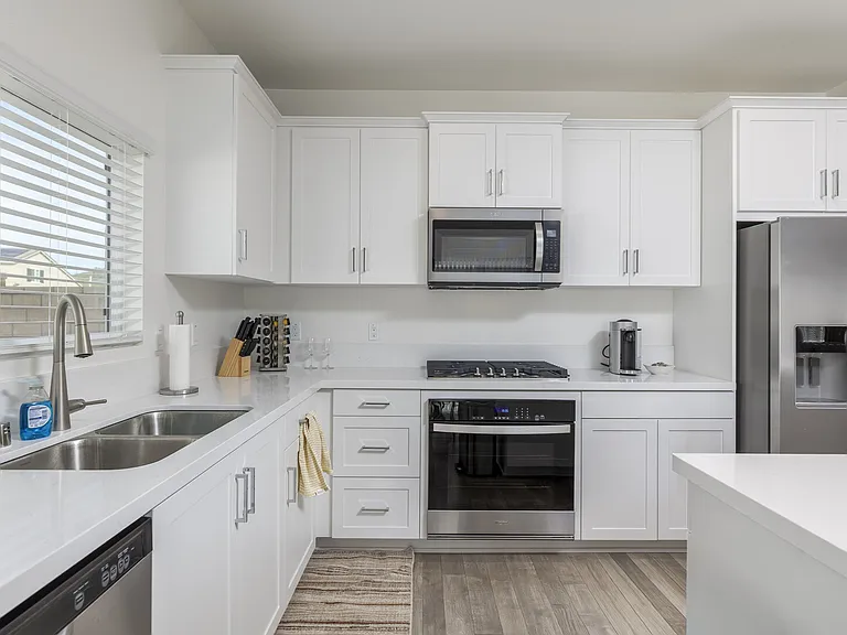 Desert Lily Ct — Photo 6