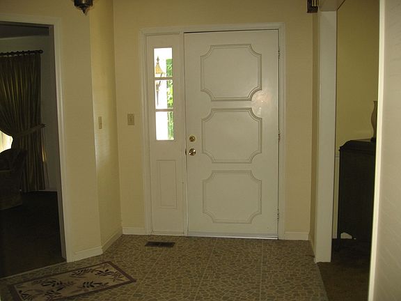 3rd image of 415 Summit Dr