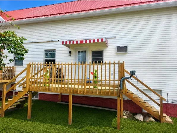 434 W Madison St #4, Winthrop, IA 50682