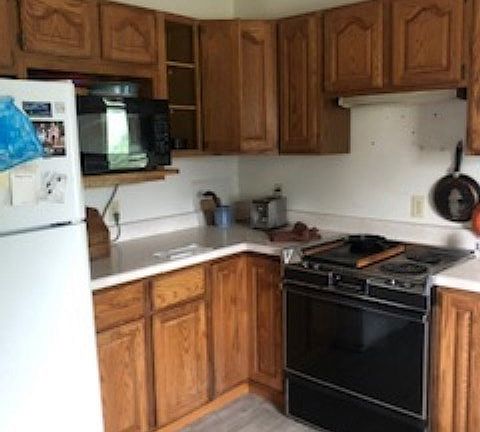 4th image of 920 B Ave