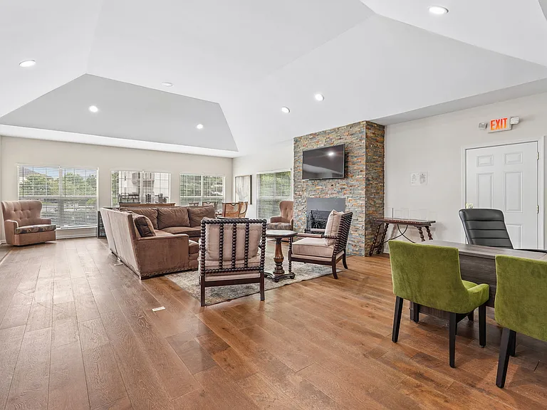 Orchard Hills Apartments — Photo 14