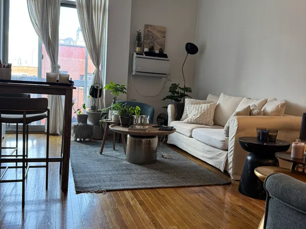 184 Thompson Street image 1 of 7