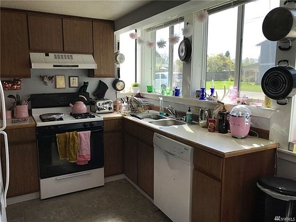 4th image of 2924 Moore St #2924
