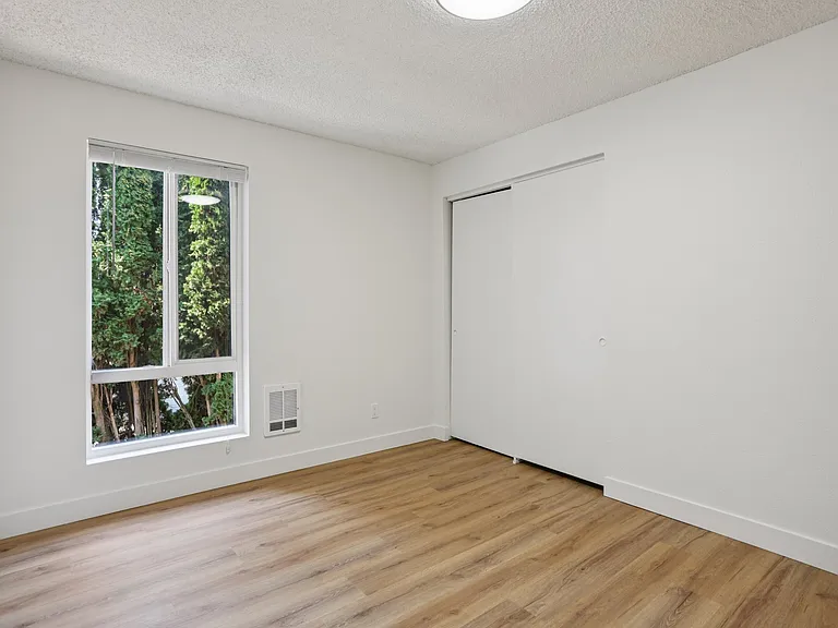Olympic West Apartments — Photo 24