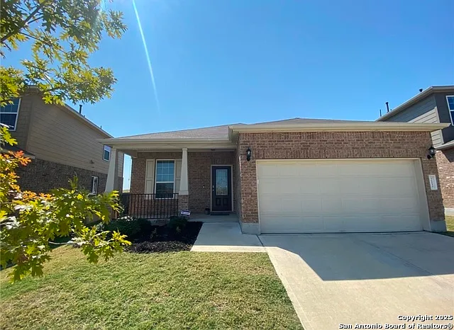 4 bed, 2.0 bath, 1705 sqft, $2,100 — Photo 2