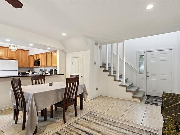 4th image of 1500 W Esplanade Ave #11A
