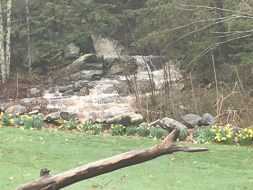 2nd image of 282 2nd Crown Point Rd