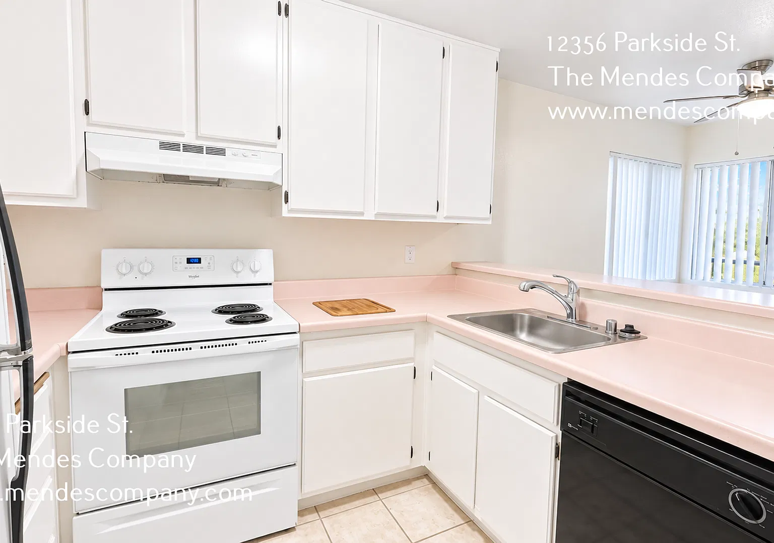 Lakeside Courtyard Apartments — Photo 4