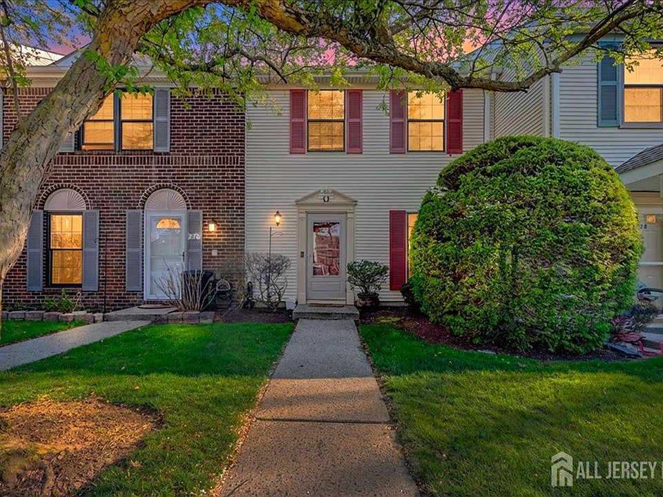 1st image of 275 Bromley Pl