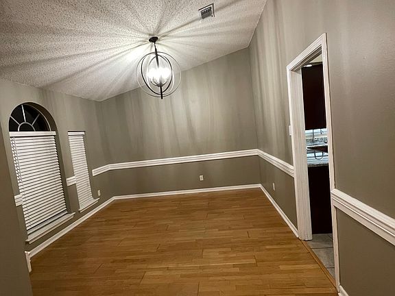 3rd image of 613 Aurora Oaks Dr
