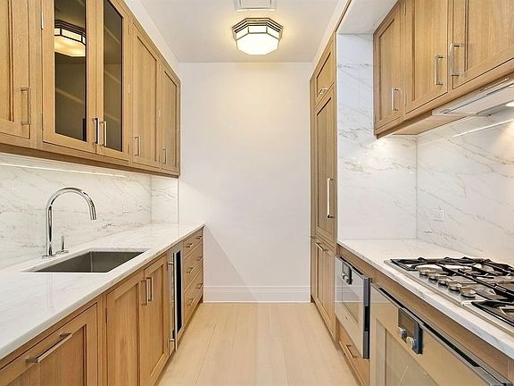 4th image of 30 Park Pl APT 53D